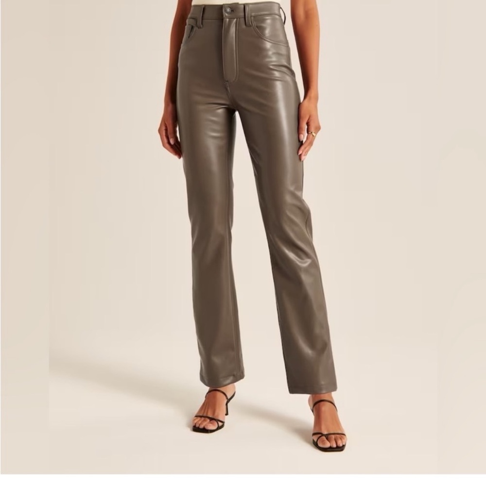 NWT Abercrombie & Fitch 90s Straight Ultra High Rise Vegan Leather Pants - 26/2